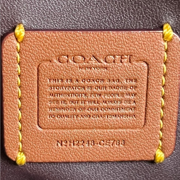 💰SOLD - CE766 - Coach Heart Crossbody 14 with Pillow Quilting - Picture 8 of 12